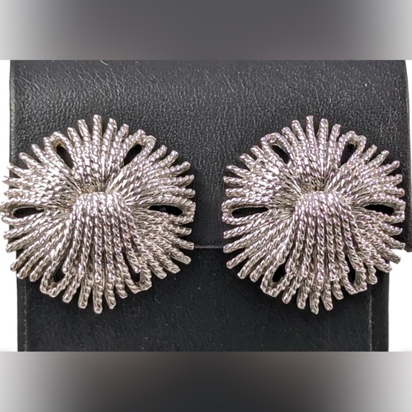MONET Vintage 60s Cordelia Leroy Miozzi Textured Silver Tone Clip On Earrings - Picture 4 of 11